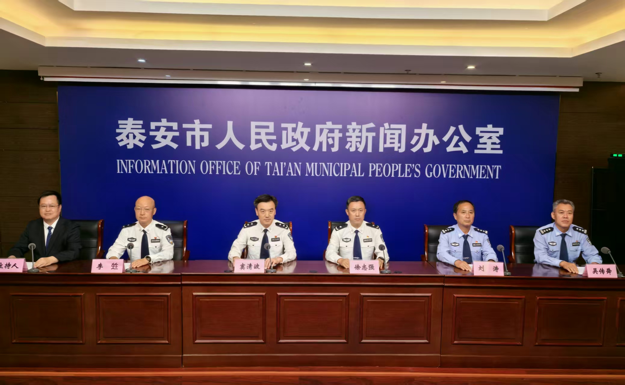 全市公安機關(guān)推出三十條措施助力提振消費服務(wù)創(chuàng)新發(fā)展新聞發(fā)布會實錄